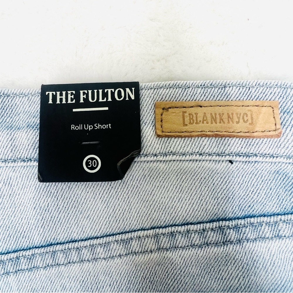 BLANK NYC The Fulton Light Wash Raw Hem Blue Jean High Waist Shorts Size 30 - Picture 6 of 9